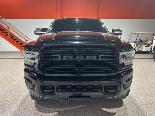 Diamond Black Crystal Pearlcoat 2021 RAM 3500 Laramie