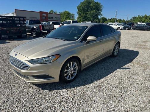 White Gold 2017 Ford Fusion SE