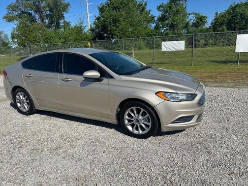 White Gold 2017 Ford Fusion SE