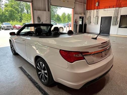 2011 Chrysler 200 S