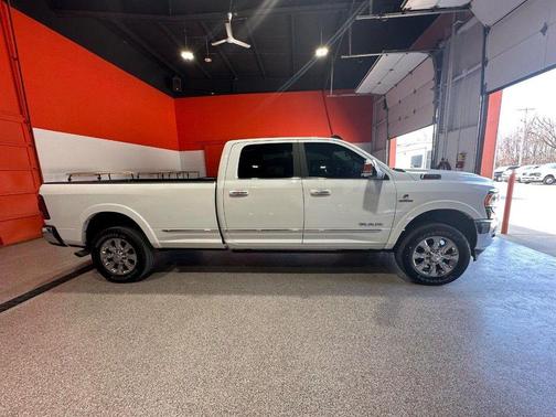 Bright White Clearcoat 2022 RAM 3500 Limited
