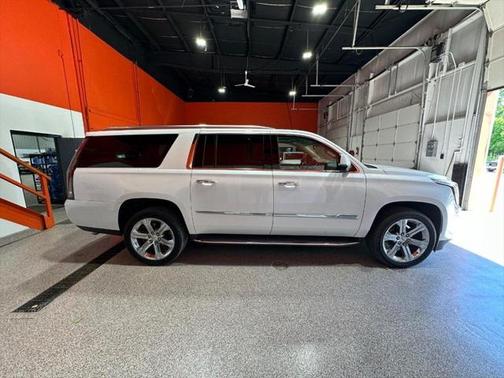 2016 Cadillac Escalade ESV Luxury