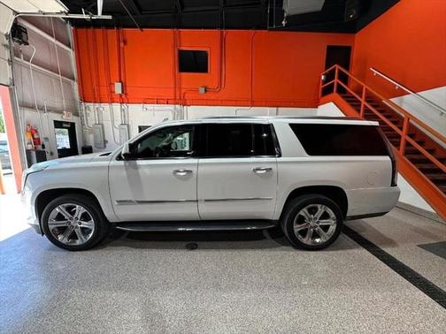 2016 Cadillac Escalade ESV Luxury