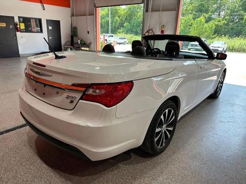 Bright White Clearcoat 2011 Chrysler 200 S