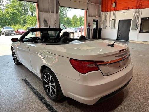 Bright White Clearcoat 2011 Chrysler 200 S