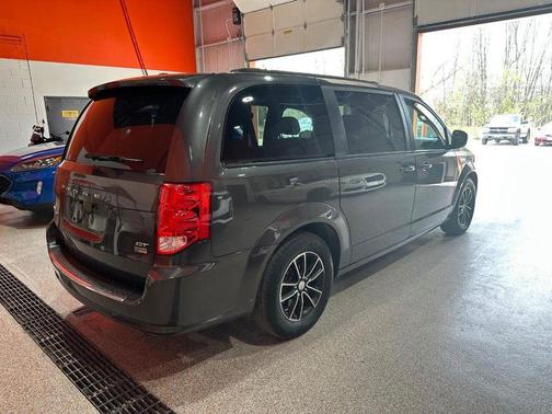 Granite Crystal Metallic Clearcoat 2018 Dodge Grand Caravan GT