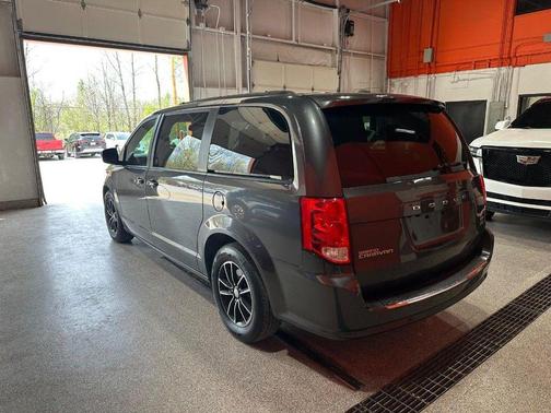 Granite Crystal Metallic Clearcoat 2018 Dodge Grand Caravan GT