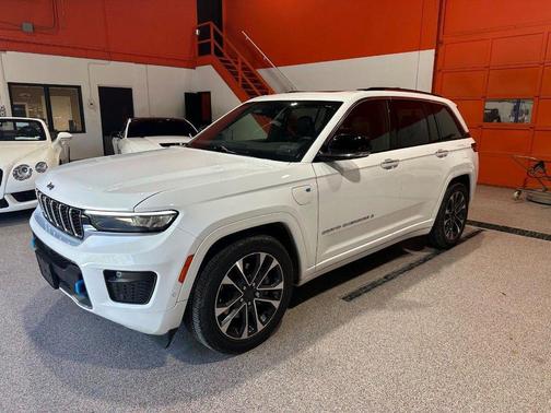 Bright White Clearcoat 2022 Jeep Grand Cherokee Overland
