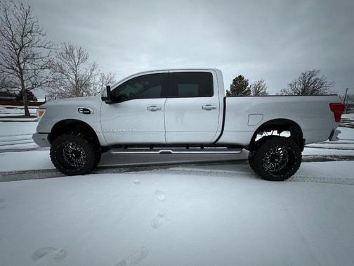 2017 Nissan Titan XD SL