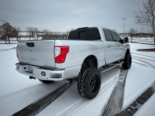 2017 Nissan Titan XD SL