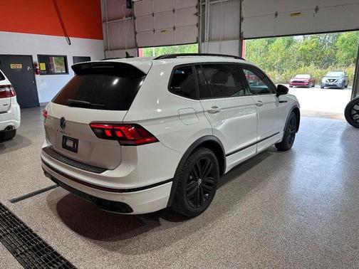 2022 Volkswagen Tiguan 2.0T SE R-Line Black