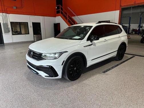 2022 Volkswagen Tiguan 2.0T SE R-Line Black