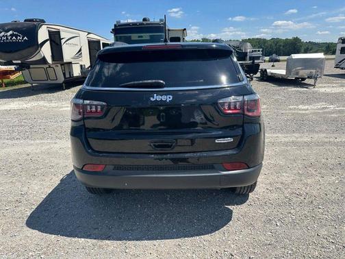 Diamond Black Crystal Pearlcoat 2019 Jeep Compass Latitude