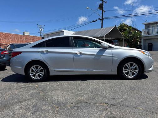 Radiant Silver Metallic 2013 Hyundai SONATA GLS