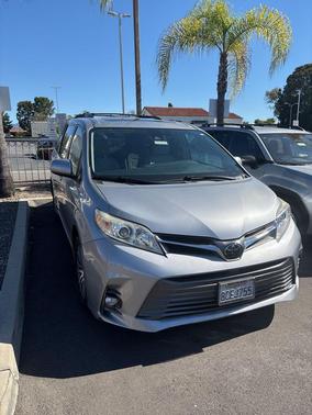 2018 Toyota Sienna XLE