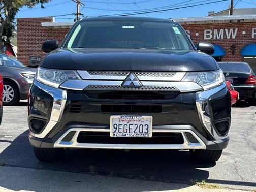 Labrador Black Metallic 2019 Mitsubishi Outlander ES