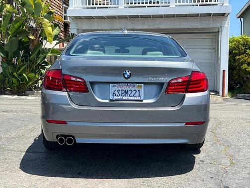 2011 BMW 528 528i
