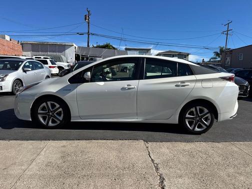 2016 Toyota Prius Three Touring