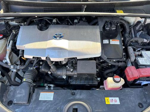 2016 Toyota Prius Three Touring