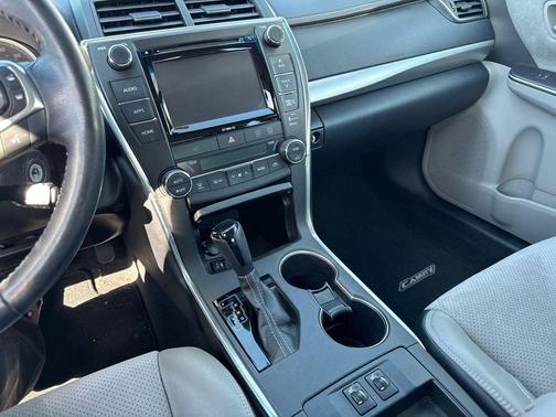 Blizzard Pearl 2016 Toyota Camry XSE
