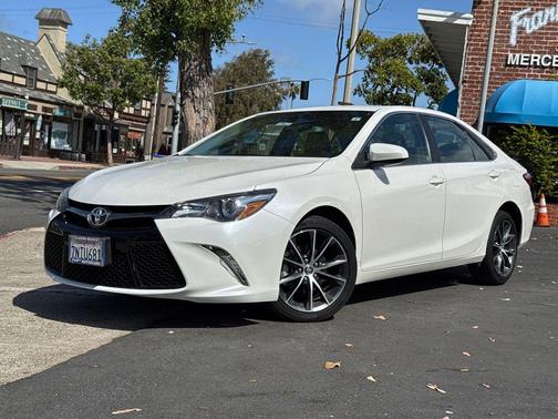 Blizzard Pearl 2016 Toyota Camry XSE
