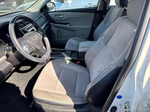 Blizzard Pearl 2016 Toyota Camry XSE