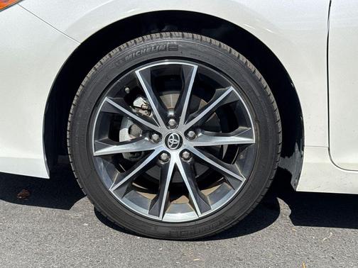 Blizzard Pearl 2016 Toyota Camry XSE