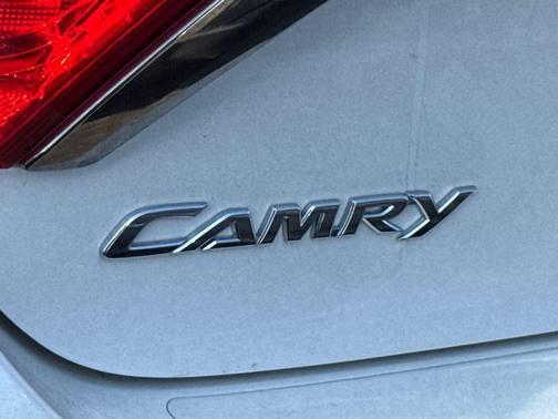 Blizzard Pearl 2016 Toyota Camry XSE