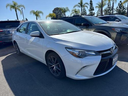 Blizzard Pearl 2016 Toyota Camry XSE