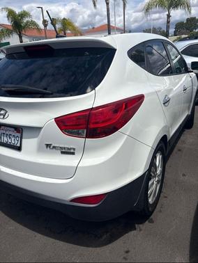 Cotton White 2011 Hyundai TUCSON Limited