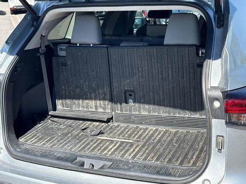 Celestial Silver Metallic 2023 Toyota Highlander LE