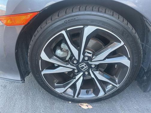 Modern Steel Metallic 2018 Honda Civic Si