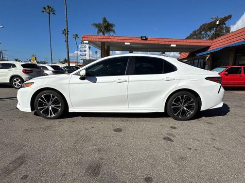 2020 Toyota Camry SE