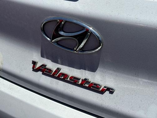 Chalk White 2019 Hyundai Veloster Base