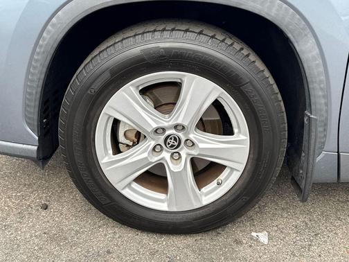 Moon Dust 2020 Toyota Highlander LE