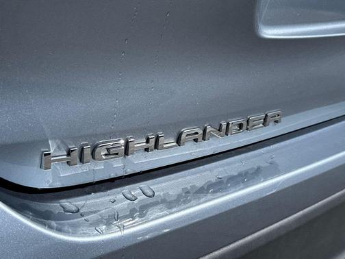 Moon Dust 2020 Toyota Highlander LE