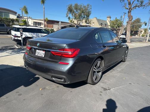2019 BMW 740 740i