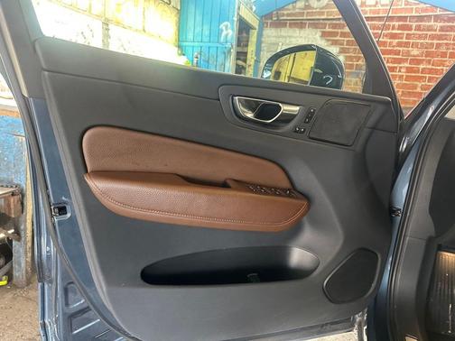 Denim Blue Metallic 2019 Volvo XC60 T6 Inscription