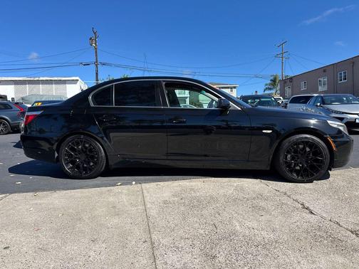 2008 BMW 528 528i