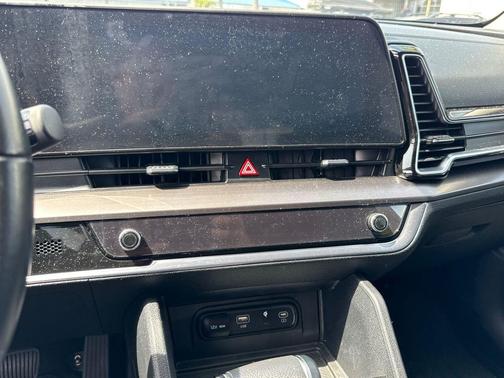 Glacial White Pearl 2025 Kia Sportage EX