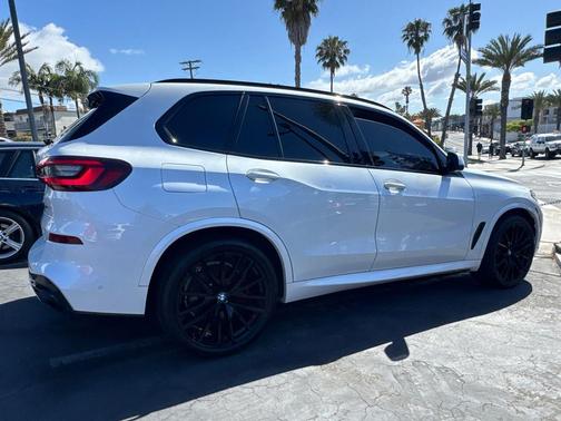 Mineral White Metallic 2021 BMW X5 sDrive40i