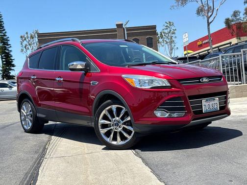 Ruby Red Metallic Tinted Clearcoat 2015 Ford Escape SE