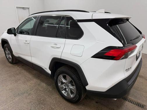 Ice Cap 2024 Toyota RAV4 Hybrid XLE