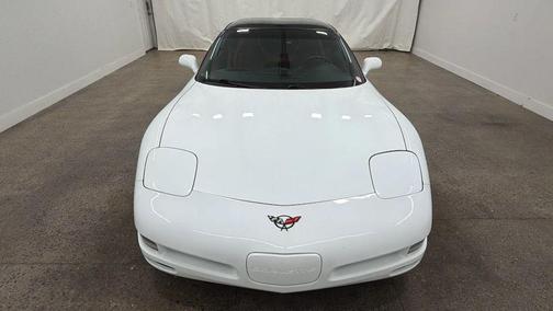 Arctic White 1998 Chevrolet Corvette Base