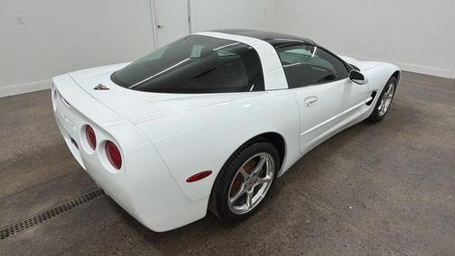 Arctic White 1998 Chevrolet Corvette Base