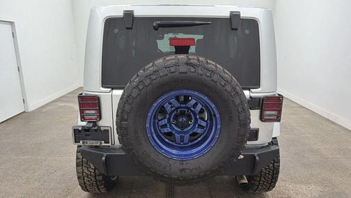 Bright Silver Metallic Clearcoat 2011 Jeep Wrangler Unlimited Sahara