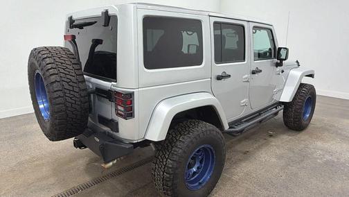 Bright Silver Metallic Clearcoat 2011 Jeep Wrangler Unlimited Sahara