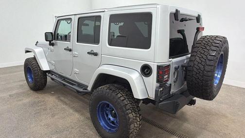 Bright Silver Metallic Clearcoat 2011 Jeep Wrangler Unlimited Sahara