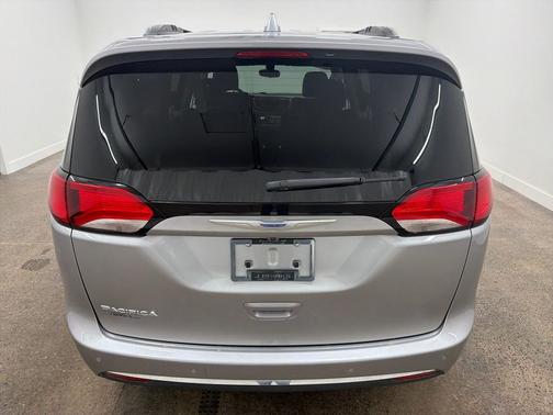 2018 Chrysler Pacifica Touring-L