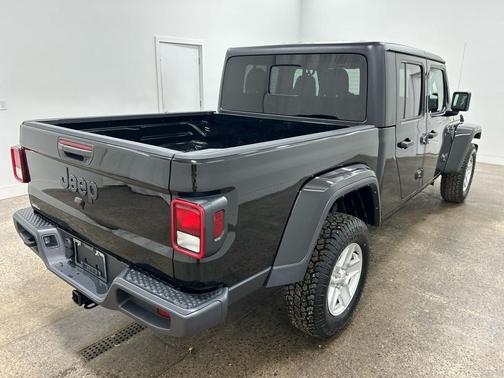 2022 Jeep Gladiator Sport S
